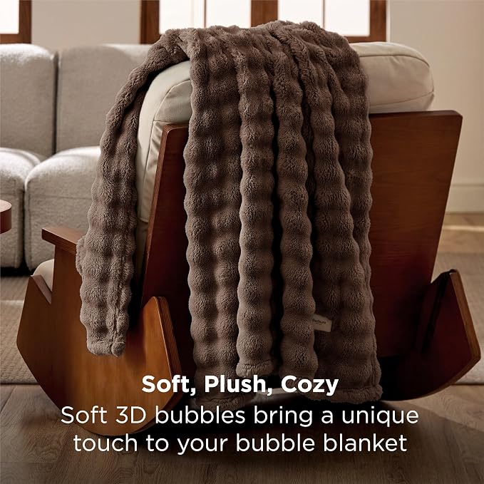 Bedsure 3D Fleece Bubble Blanket - Image 3