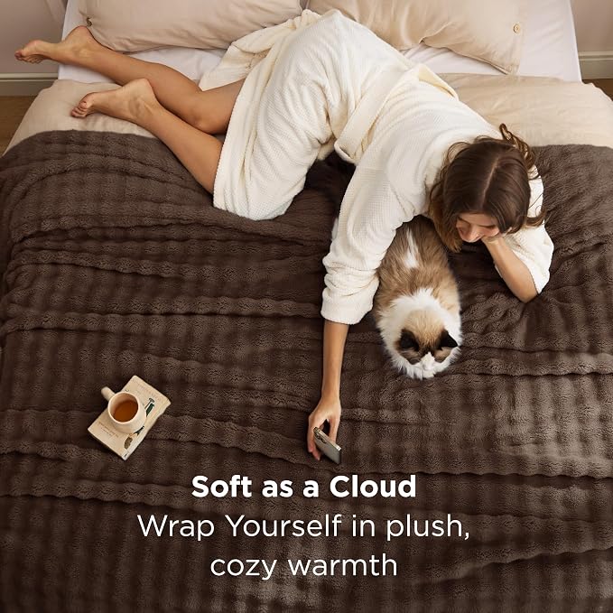 Bedsure 3D Fleece Bubble Blanket - Image 2