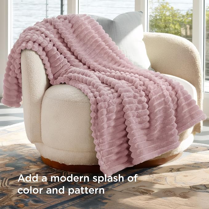 Bedsure Soft Pink Throw Blanket - Image 3