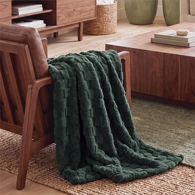 Bedsure GentleSoft Dark Green Spring Throw Blanket - Image 7