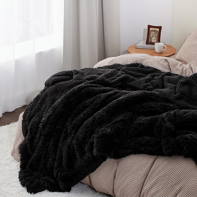 Bedsure GentleSoft Fluffy Black Throw Blanket Gifts - Image 5