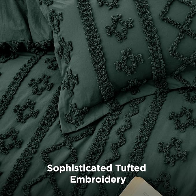 Bedsure Tufted Boho Comforter Set King Size - Emerald Green Boho Bed Set, GentleSoft™ 3 Pieces Farmhouse Shabby Chic Embroidery Bedding, Gifts for Woman, Soft Jacquard King Comforter for All Seasons