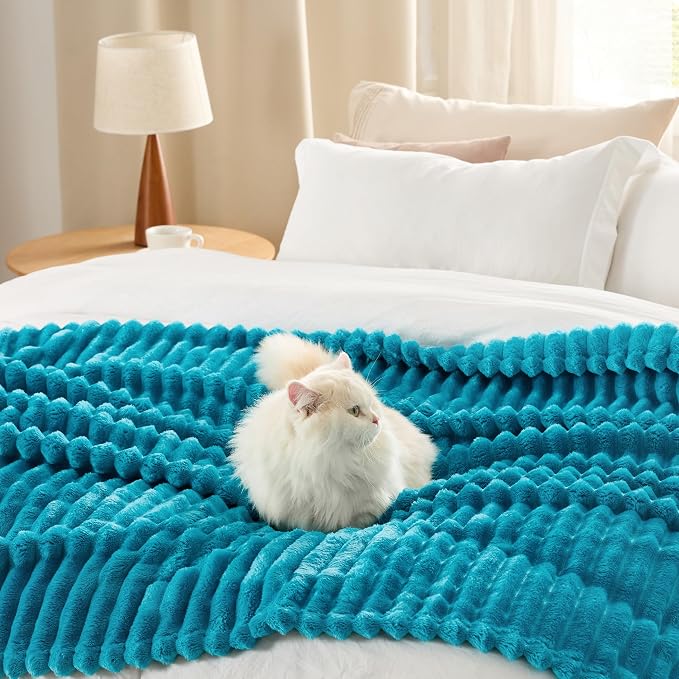 Bedsure Soft Cal King Size Blanket - Image 5