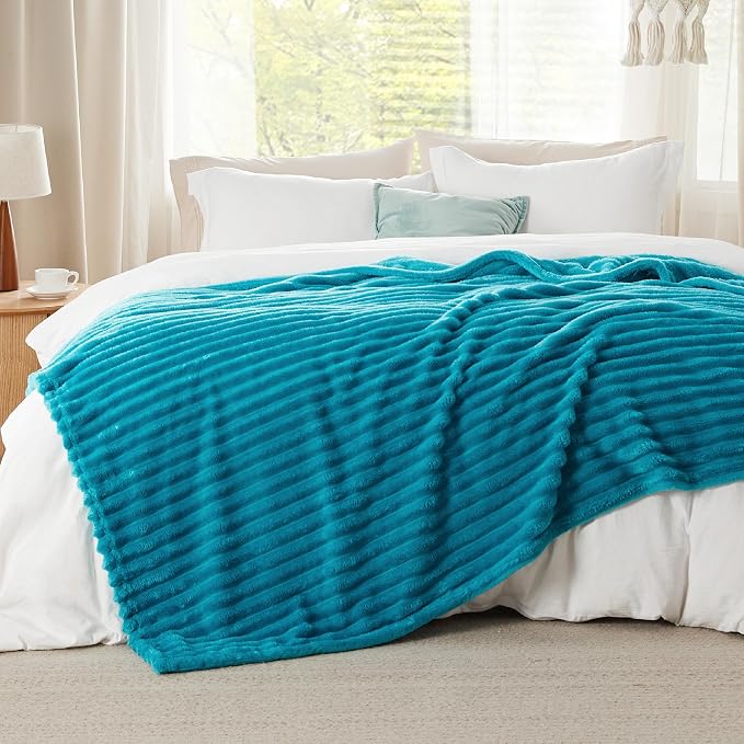 Bedsure Soft Full Size Fleece Blankets - Image 3