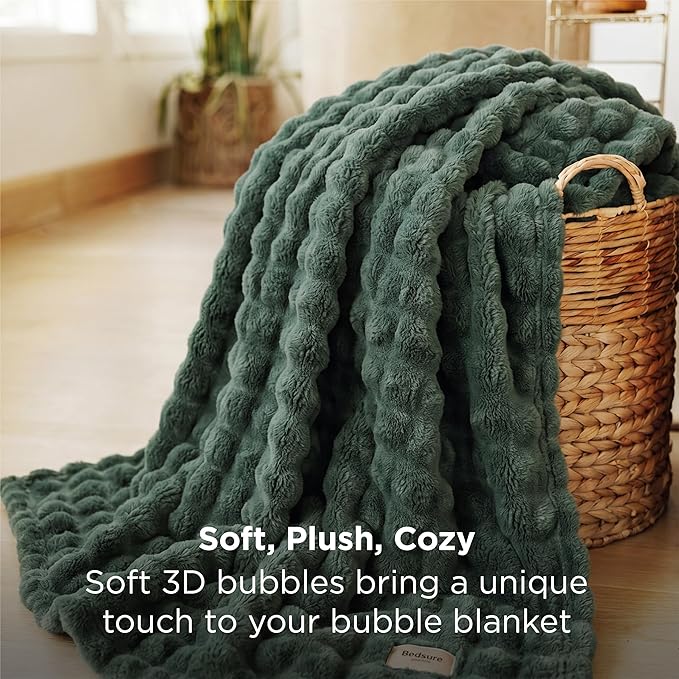 Bedsure 3D Fleece Bubble Blanket - Image 3