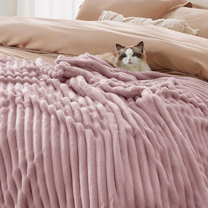 Bedsure Soft Pink Throw Blanket - Image 8
