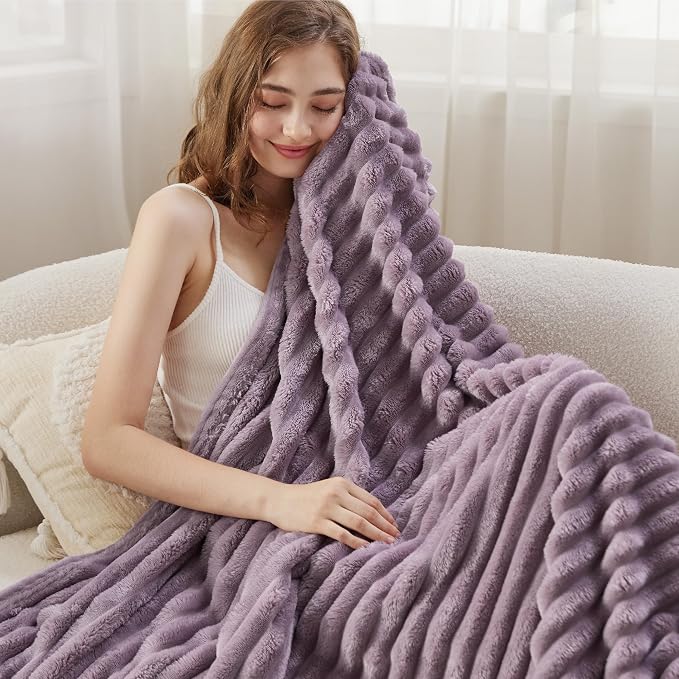 Bedsure Soft Light Purple Throw Blanket - Image 5
