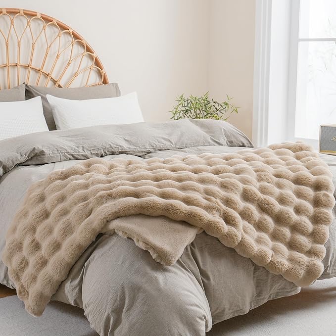 BENVWE Faux Fur Throw Blanket for Couch - Image 7