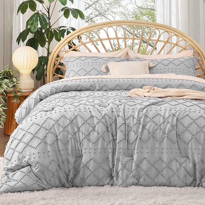 Bedsure Queen Comforter Set - Light Grey Comforter, Boho Tufted Shabby Chic Bedding for Kids, 3 Pieces Vintage Farmhouse Bed Set for All Seasons, Fluffy Soft Bedding with 2 Pillow Shams