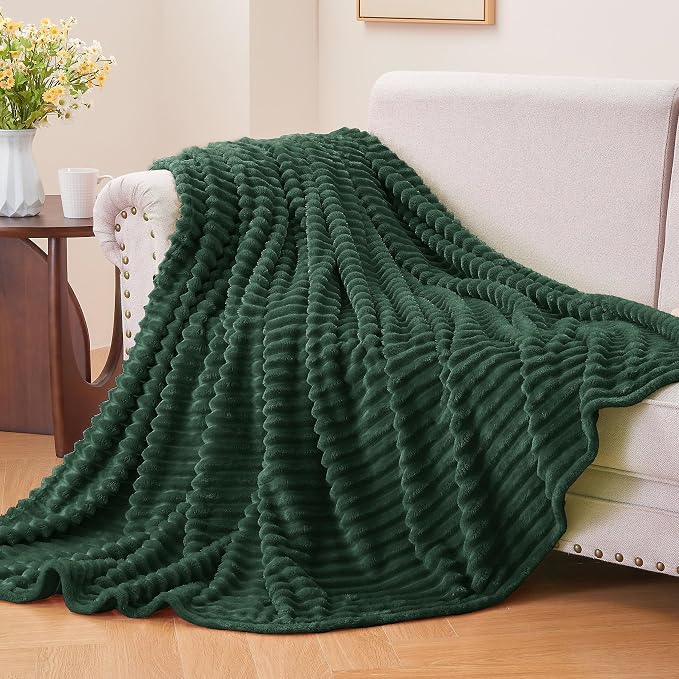 BEDELITE 3D Ribbed Emerald Green Fleece Twin Blanket - Image 2
