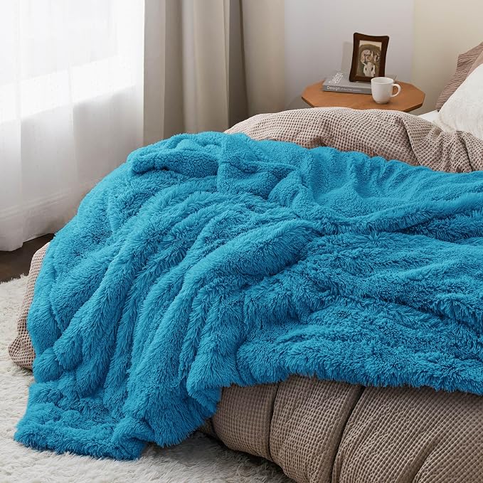 Bedsure GentleSoft Fuzzy Sherpa Faux Fur Twin Blanket Bright Blue Cozy Gifts - Image 5