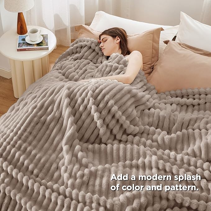 Bedsure GentleSoft Mocha Meringue Full Blanket for Couch - Cozy Soft Blankets for Women, Cute Small Fleece Throws for Girls, Birthday Gifts for Women Decor Gifts for Mom, 84x90 Inches