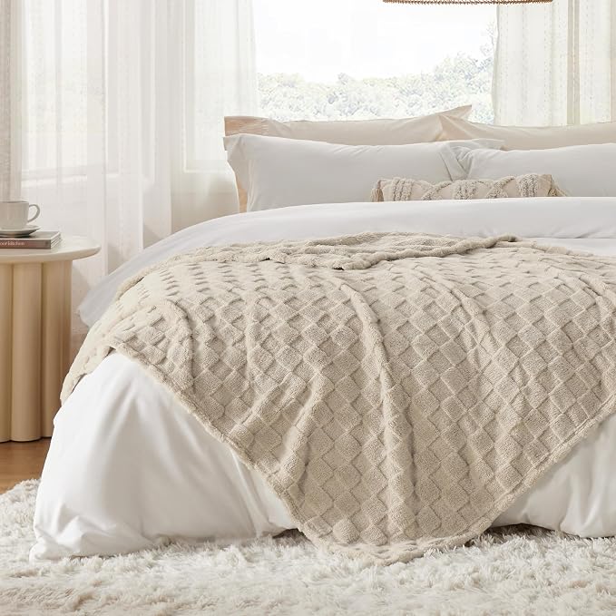 Bedsure GentleSoft Neutral Twin Blanket - Image 5