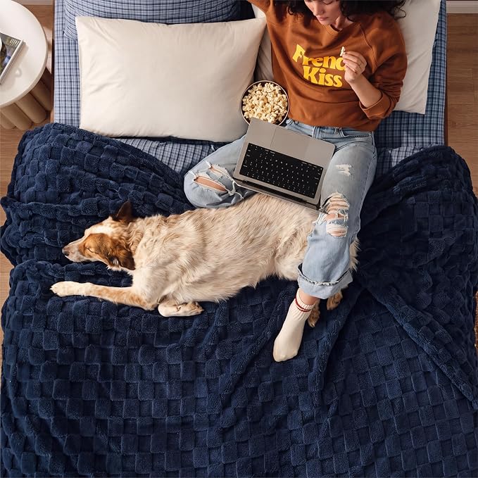 Bedsure GentleSoft Blankets Queen Size - Image 9
