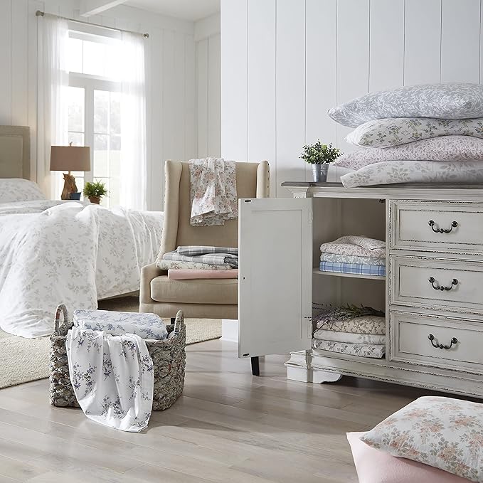 Laura Ashley - Flannel Sheets King Size, Anti-Pilling & Wrinkle Resistant Cotton, Touchably Soft for All-Season Comfort - Bed Sheets with Matching Pillowcases & Fitted Sheet (Lisalee Pink)