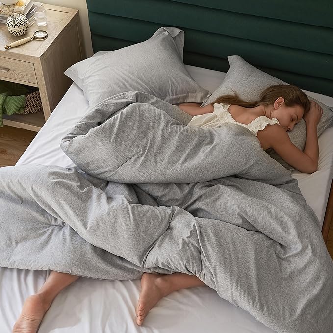 Bedsure Queen Comforter Set - Grey Soft Bedding for All Seasons, Cationic Dyed Bed Set, 3 Pieces, 1 Queen Size Comforter (90"x90") and 2 Pillow Shams (20"x26"+2")
