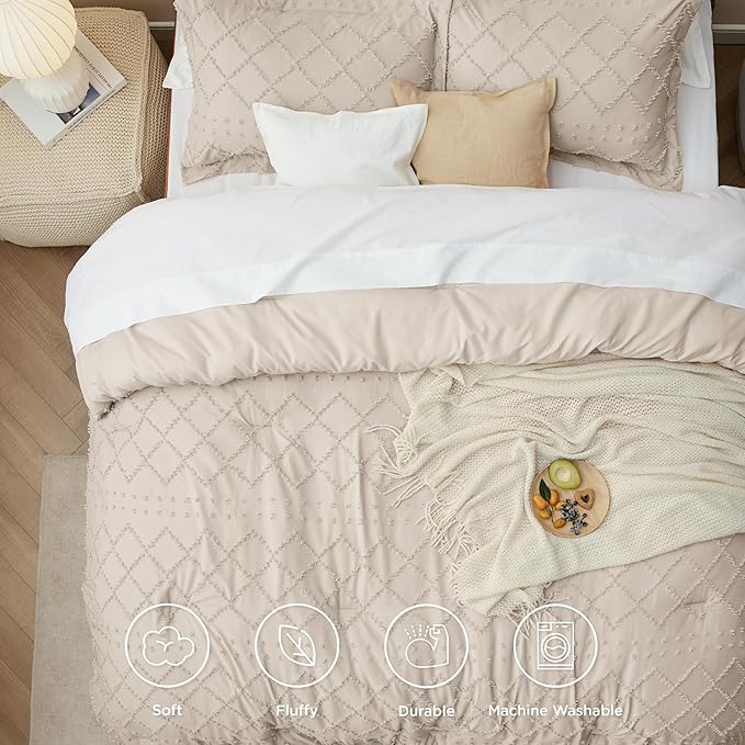 Bedsure Oversized Queen Comforter Set - Beige Comforter, Boho Tufted Shabby Chic Bedding for Kids, 3 Pieces Vintage Farmhouse Bed Set for All Seasons, Fluffy Soft Bedding with 2 Pillow Shams