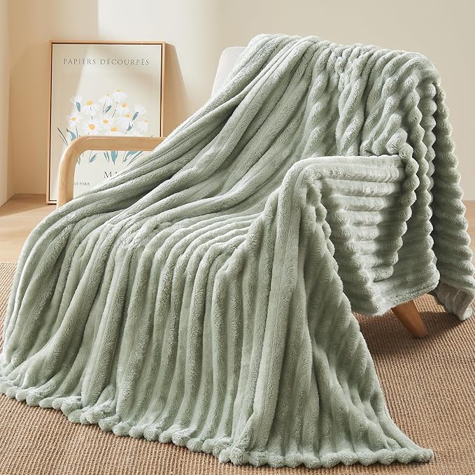 NEWCOSPLAY Fleece Ribbed Cozy Throw Blanket - Image 3