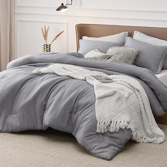 Bedsure Oversized Queen Comforter Set - Dark Grey Soft Bedding for All Seasons, Cationic Dyed Bed Set, 3 Pieces, 1 Oversized Queen Size Comforter (98"x98") and 2 Pillow Shams (20"x26"+2")