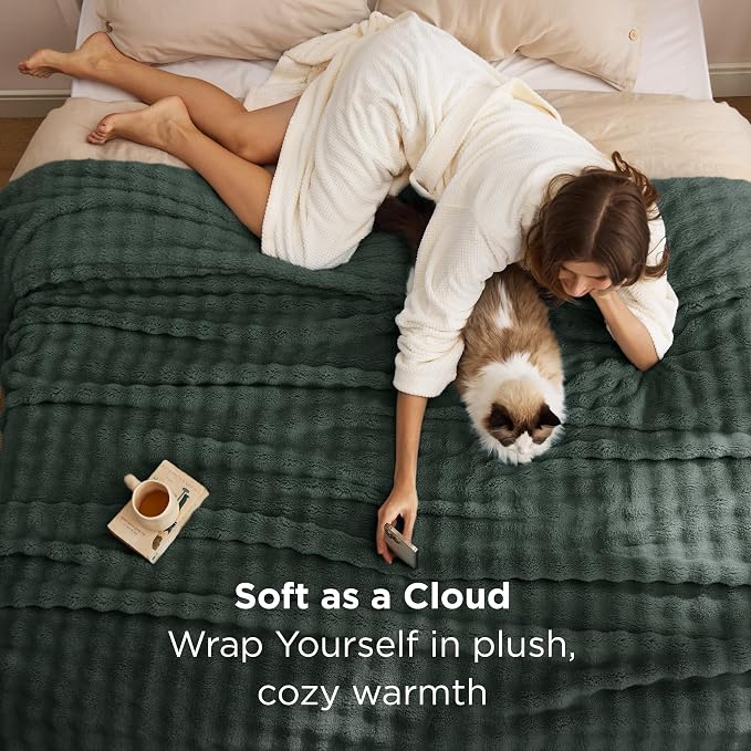 Bedsure 3D Fleece Bubble Blanket - Image 2