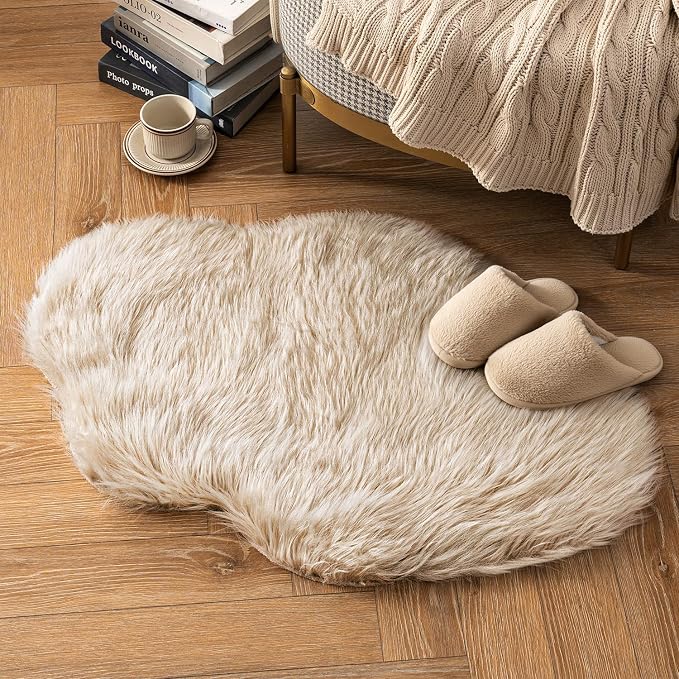 MIULEE Fluffy Area Rug 2'x3' Cloud Faux Fur Sheepskin Rug - Image 6