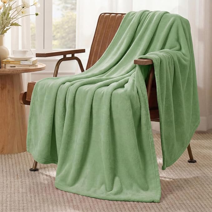 Bedsure GentleSoft Green Throw Blanket - Image 2