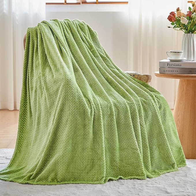 NEWCOSPLAY Super Soft King Blanket Green Premium Silky Flannel Fleece Leaves Pattern Lightweight Bed Blanket All Season Use (Green, King(90"x110"))
