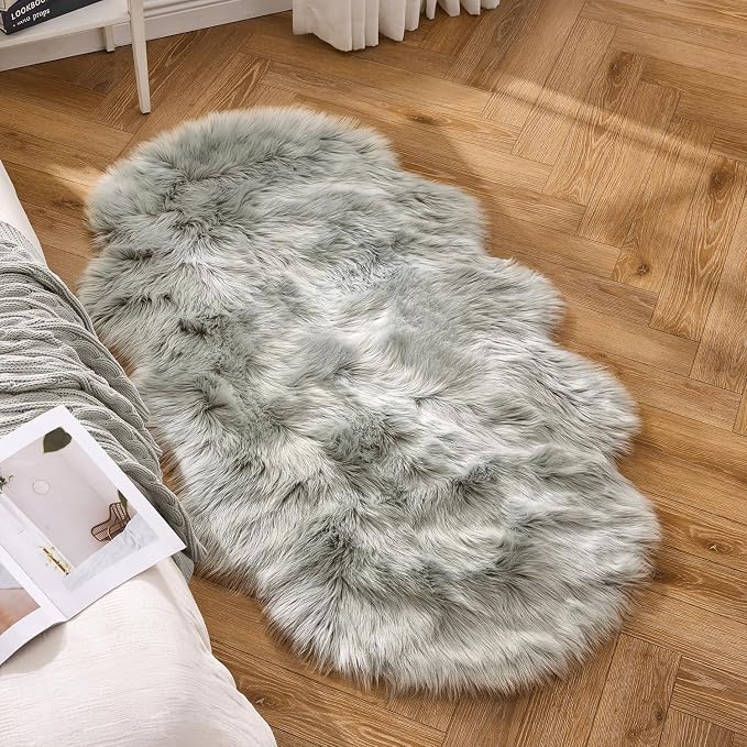 MIULEE Fluffy Area Rug 3x5 ft Faux Fur Sheepskin Rug by MIULEE