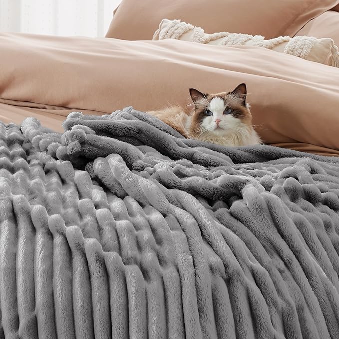 Bedsure Full Size Fleece Blankets - Image 7