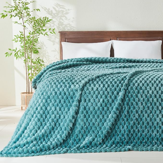 NEWCOSPLAY Fleece Clouds Cozy Queen Blanket - Image 2