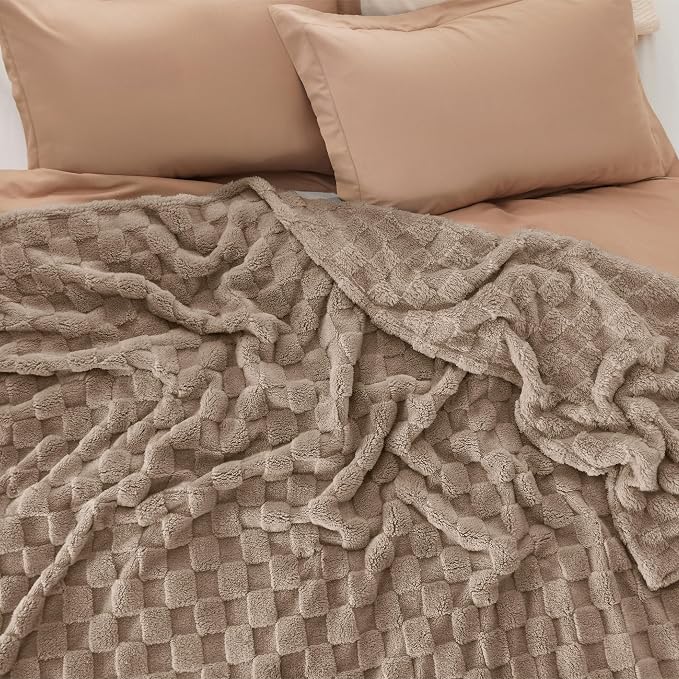 Bedsure GentleSoft Blankets Queen Size - Image 6