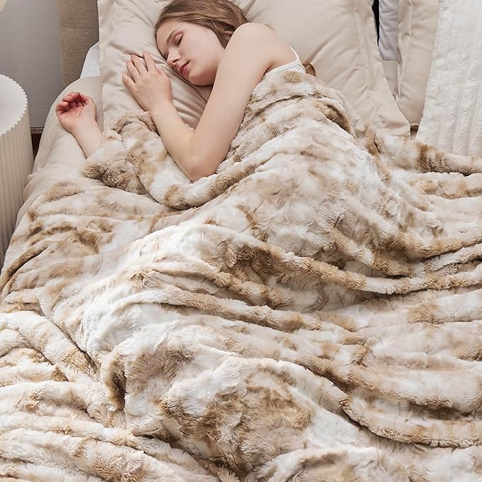 Bedsure GentleSoft Sherpa Fluffy Blanket Queen Size for Bed - Fleece Warm and Cozy for Women Gift, Plush & Fuzzy Faux Fur Christmas Blanket for Couch, Sofa Decor, Tie Dye Design, Beige, 90x90 Inches