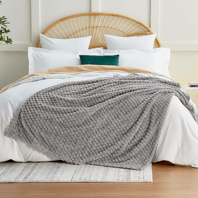 EXQ Home Fleece Throw Blanket for Couch or Bed - Image 2