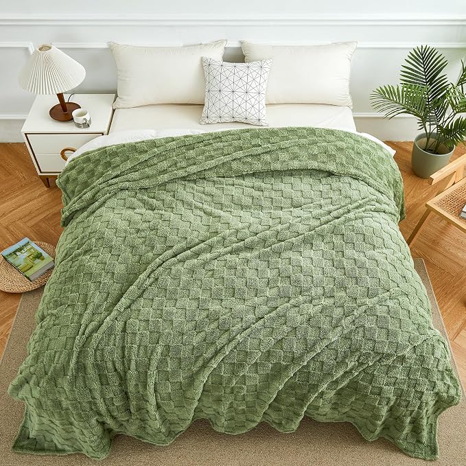 Aganear Fluffy Cozy Throw Blanket by Aganear