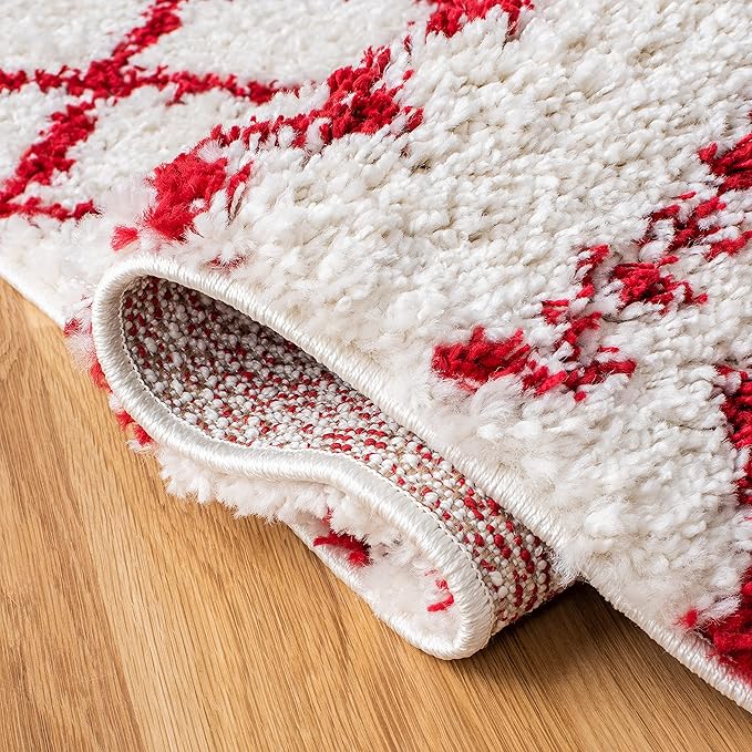 SAFAVIEH Arizona Shag Collection Accent Rug - 3'2" x 5', Ivory & Red, Moroccan Design, Non-Shedding & Easy Care, 1.6-inch Thick Ideal for High Traffic Areas in Entryway, Living Room, Bedroom (ASG741P)