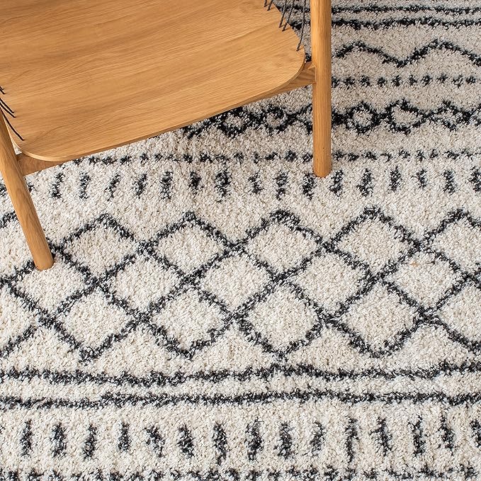 SAFAVIEH Arizona Shag Collection Accent Rug - 4' x 6', Ivory & Black, Moroccan Design, Non-Shedding & Easy Care, 1.6-inch Thick Ideal for High Traffic Areas in Entryway, Living Room, Bedroom (ASG741Z)